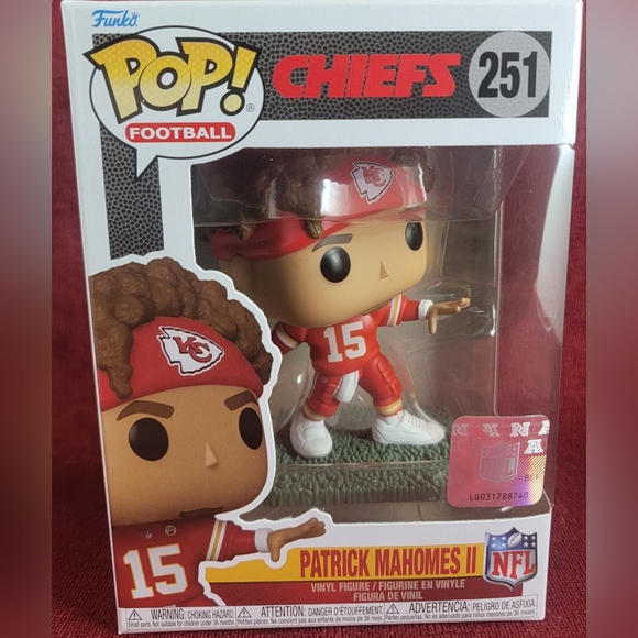 Patrick Mahomes II funko # 251 (nib) With pop protector - Picture 2 of 7